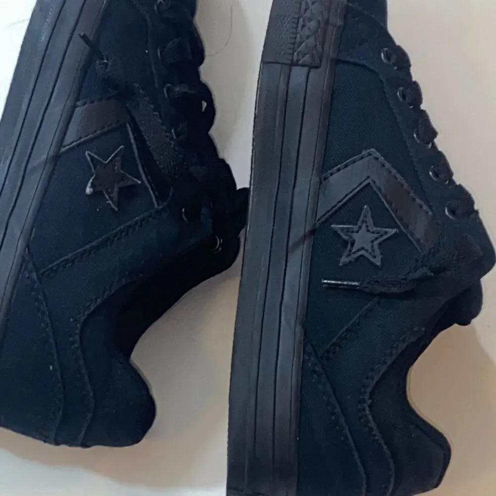 Converse All Star ⭐️ Shoes Size 2 Youth